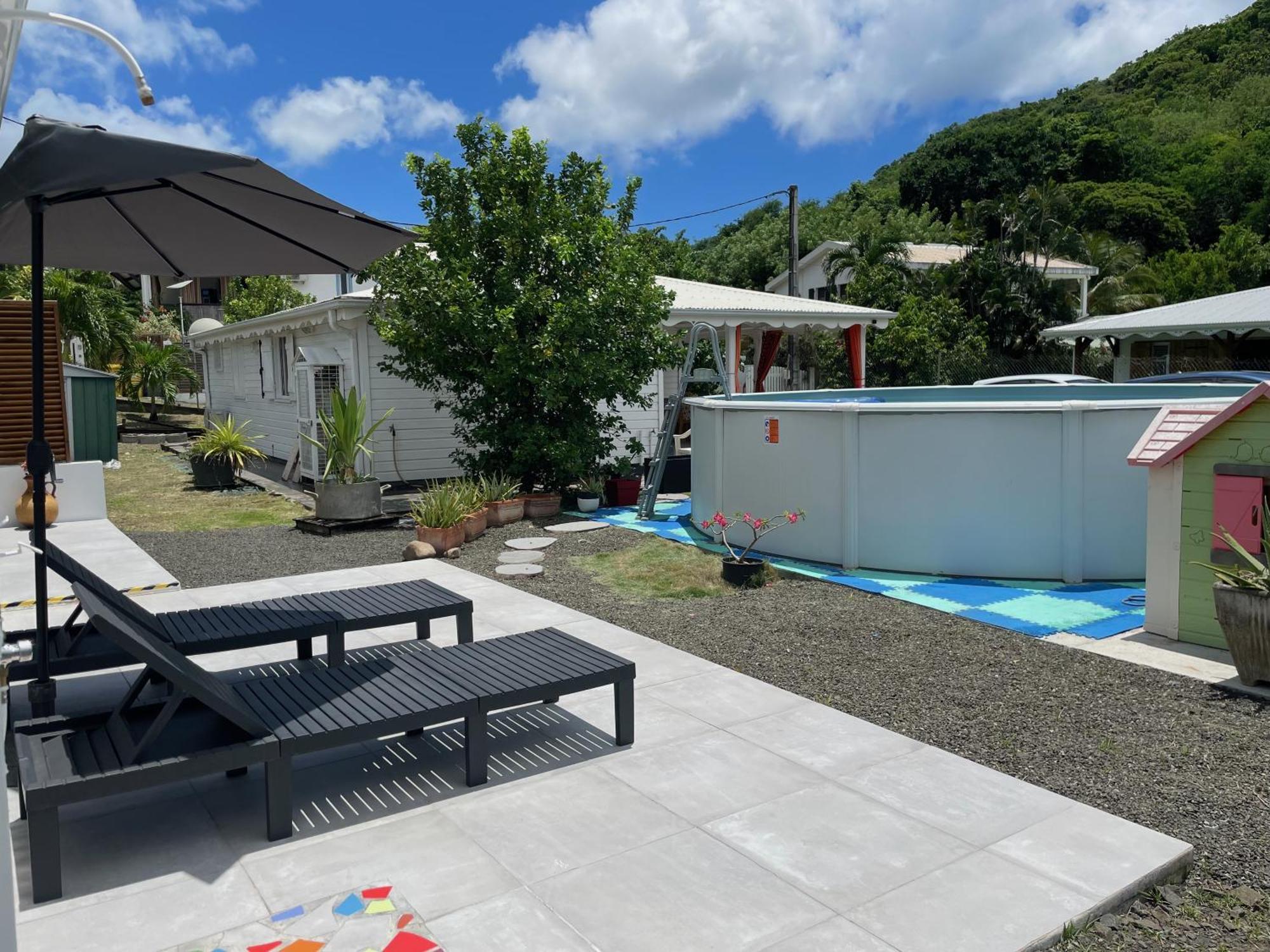 Bungalow "Doussin' Kreyol", Au Calme A 150M De La Plage Grande Anse Экстерьер фото